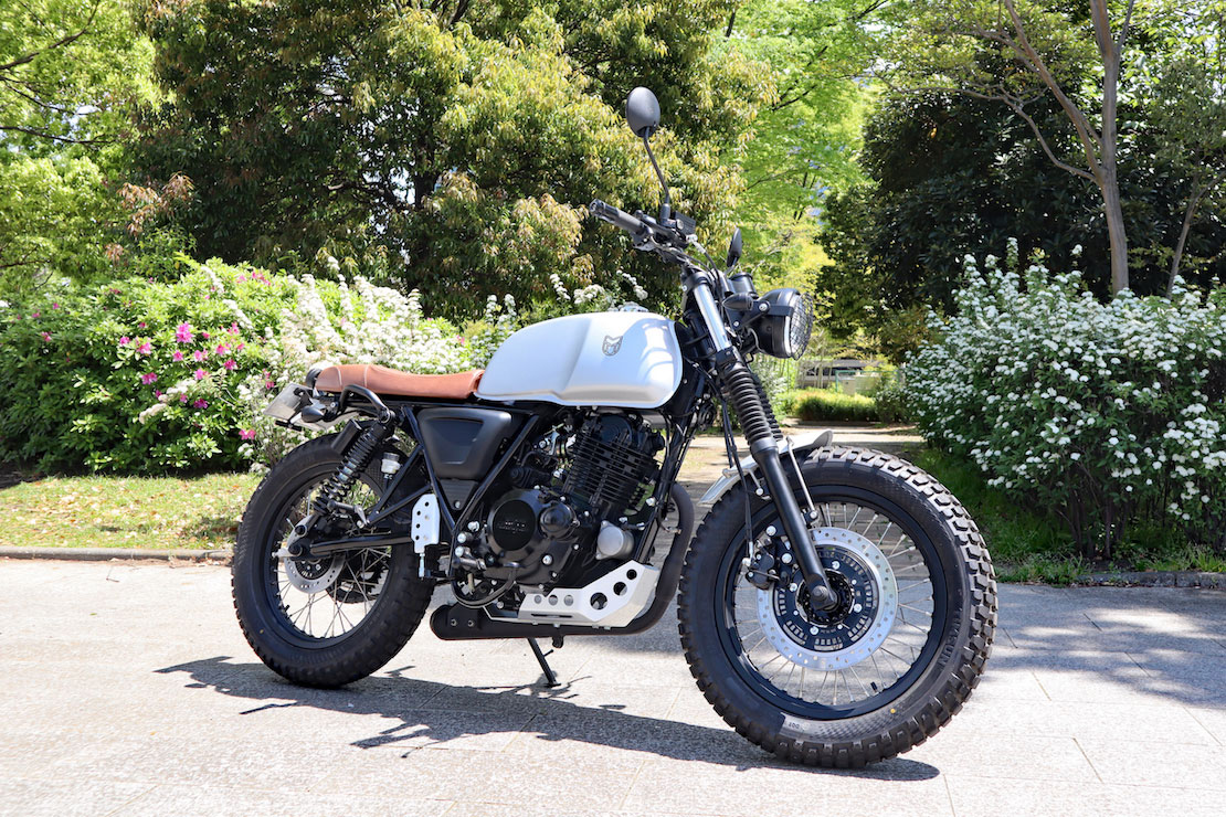 気になるバイク、乗らせていただきます。MUTT MOTORCYCLE AKITA250 – モノ・マガジンweb